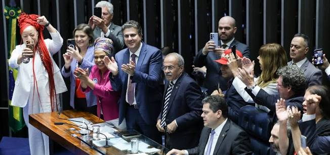 Senado aprova fim da escala 6x1; jornada cairá para 40 horas semanais sem redução salarial